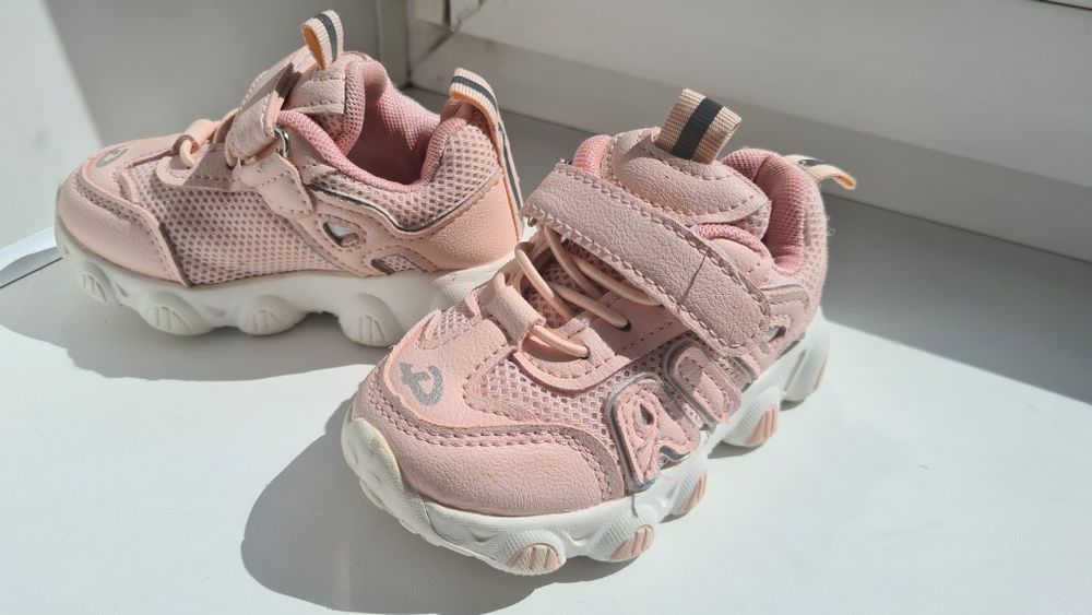 Продам обувь сандали кроссовки