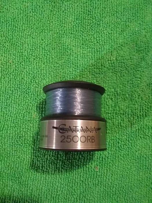 Макара Shimano с 4 лагера Catana 2500 RB и шпула