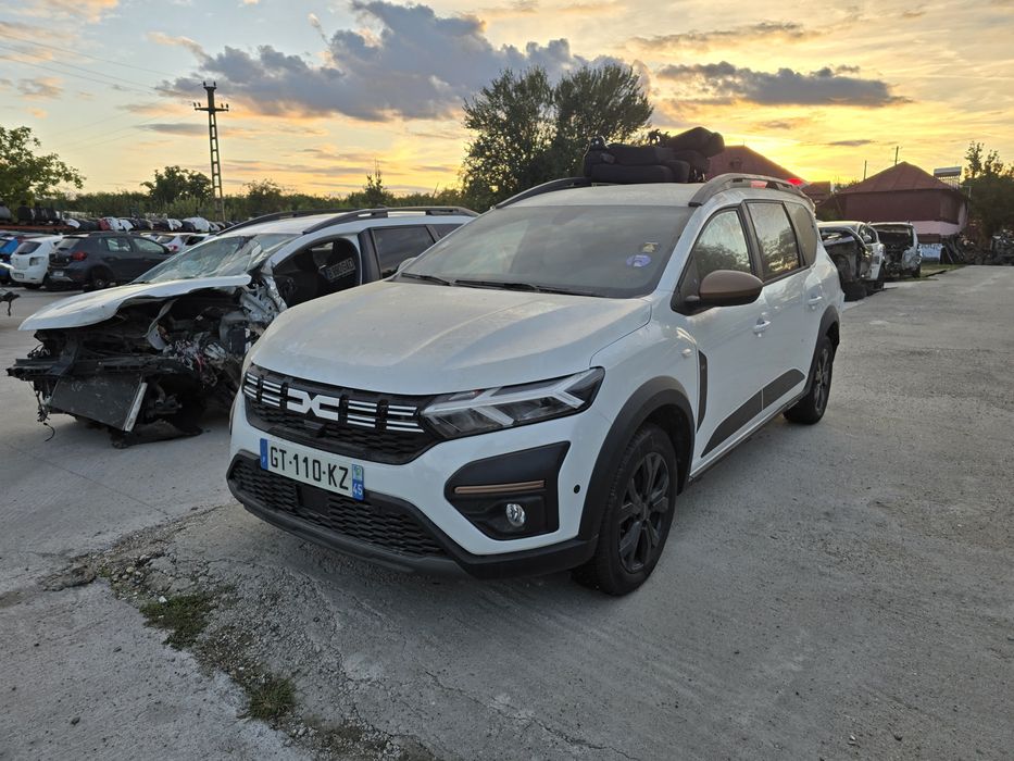 Dacia Jogger 1.6 Hibrid 7 locuri 2024  extreme Automata  28 mii km Avariat