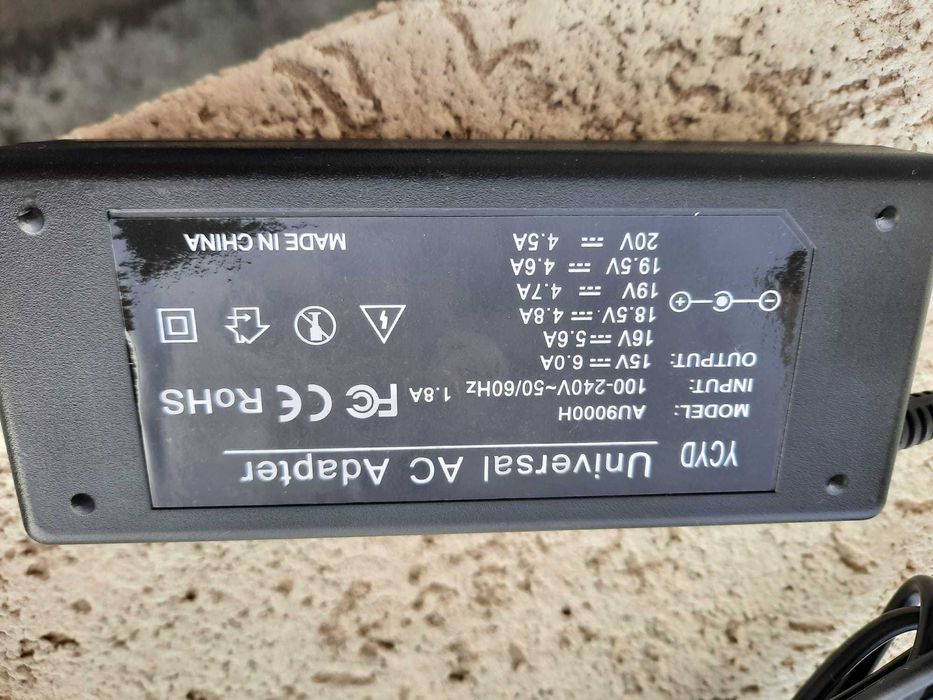 Incarcator de laptop universal cu 13 mufe