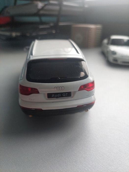 колекционерски колички 1/24