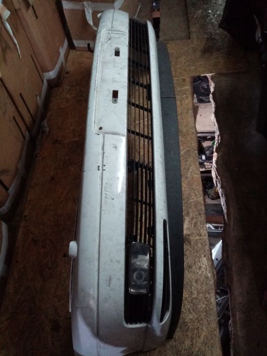 Бампер передний на Opel Omega рестайлинг