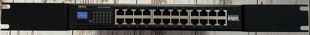 Linksys SR224 - 24 портов неуправляем 10/100mbit комутатор