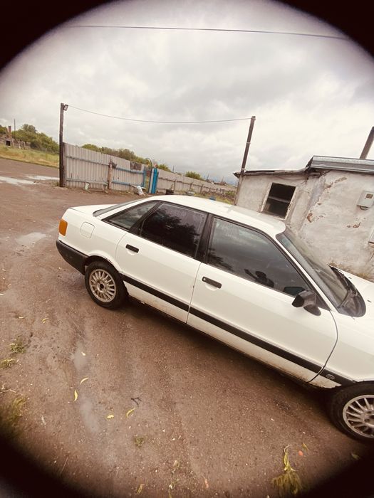 Срочно продаётся машина ауди 80 б3