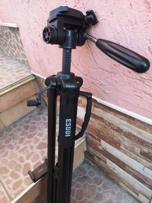 Професионален статив ESDDI – стабилен, здрав и удобен за работа