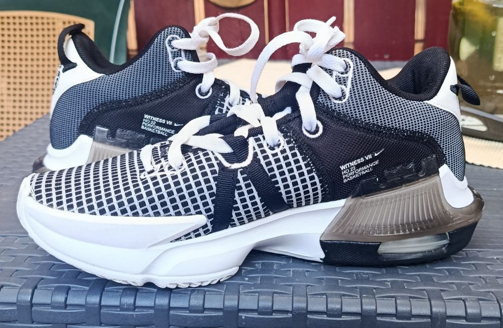 LeBron Witness 7