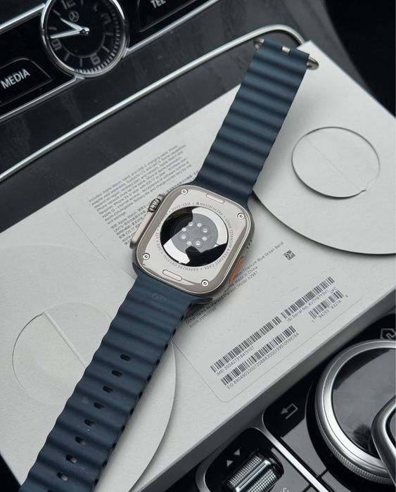 Apple Watch Ultra 2  • 49 mm • Full Box