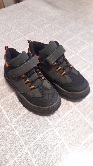 Продам кроссовочки на мальчиков