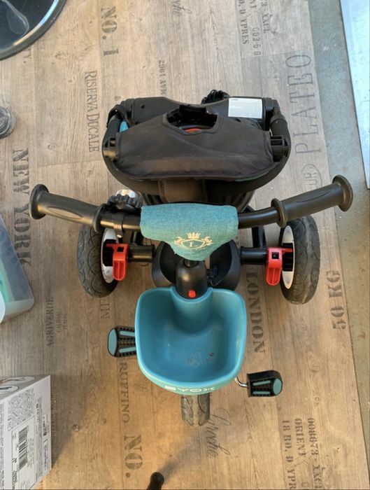 Tricicletă pliabilă cu scaun reversibil