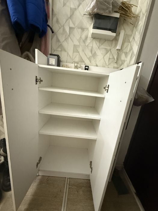 Обувница срочно продам