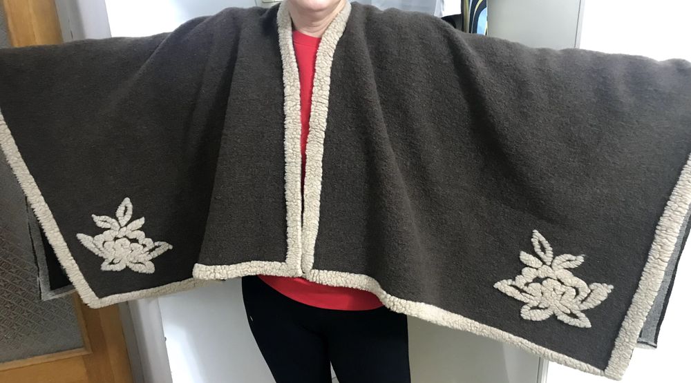 Poncho gros de lână nou