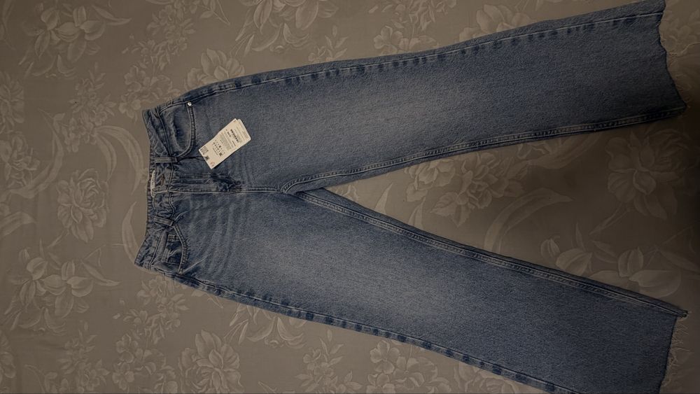 Zara джинсы прямого кроя 38