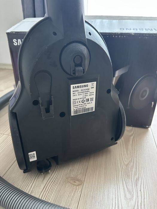 Aspirator fără sac Samsung SC43Q0 850W