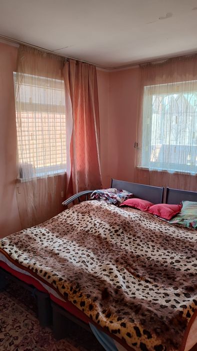 Продам дачу с выходом на воду .