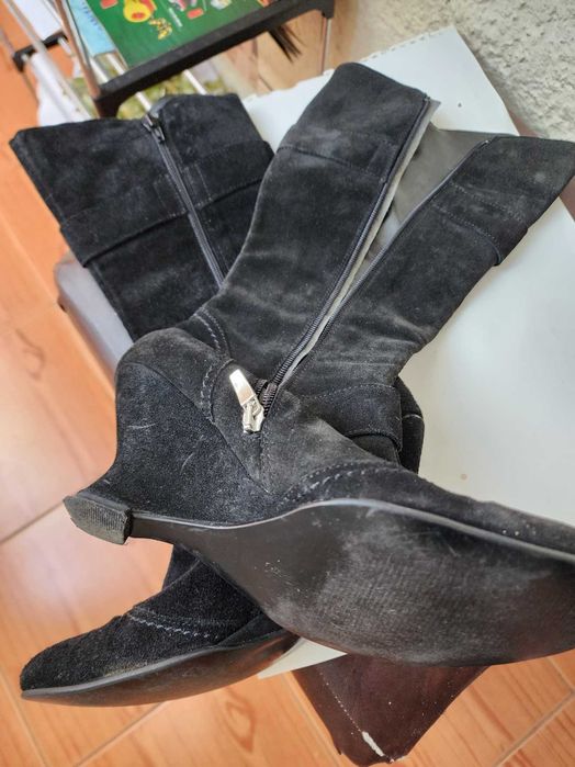 Cizme lungi din piele întoarsă neagră