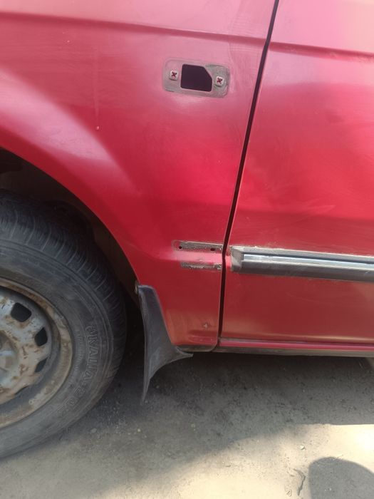 Переднее левое крыло Mazda 323