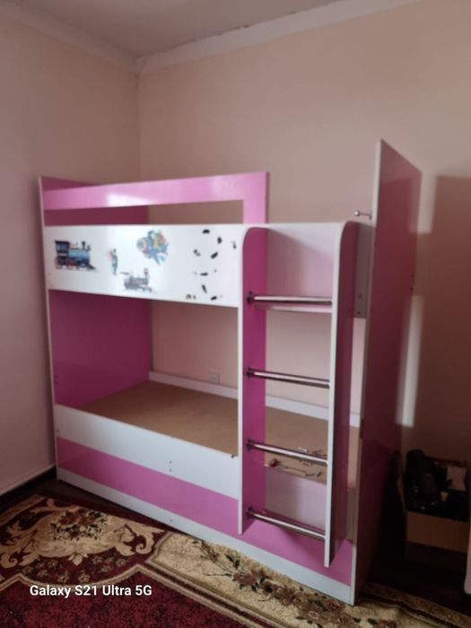 Bolalar yotoq divani