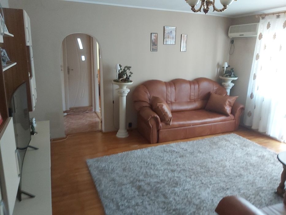 Ap.3 cam.Aradului,et.2  (1330€ m2)