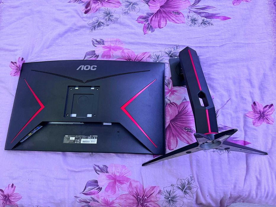 Monitor gaming curbat AOC 27” 240Hz – stare perfectă