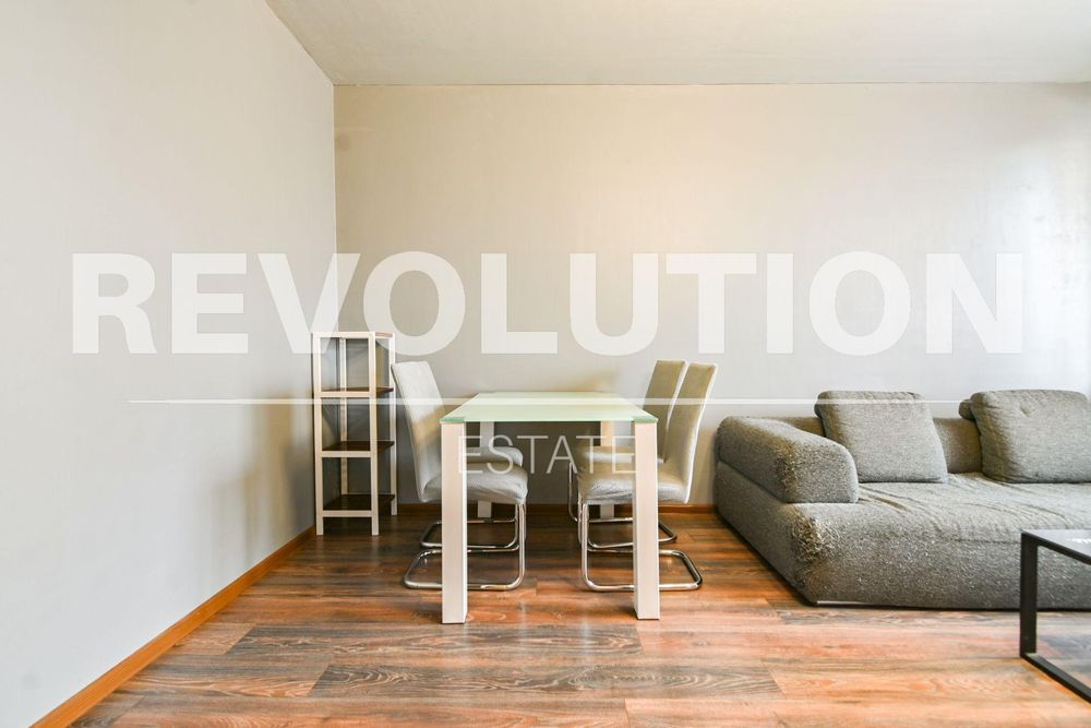 Двустаен апартамент в ж.к. Люлин 3.