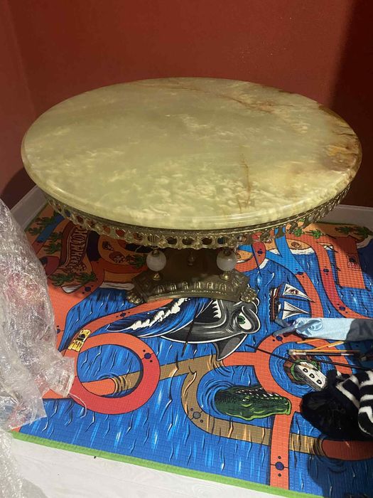 Mese din broz cu blat din onix