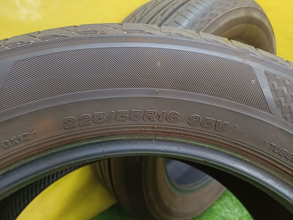 Шины 225/55 R16 Bridgestone пара.