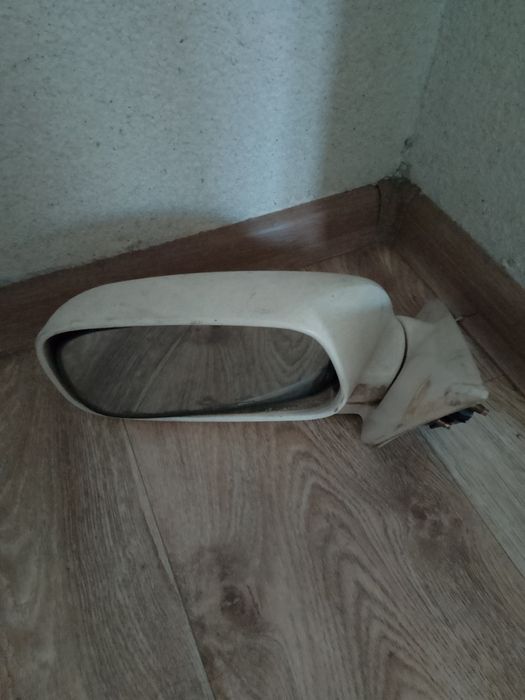 Зеркало tayota. Левая