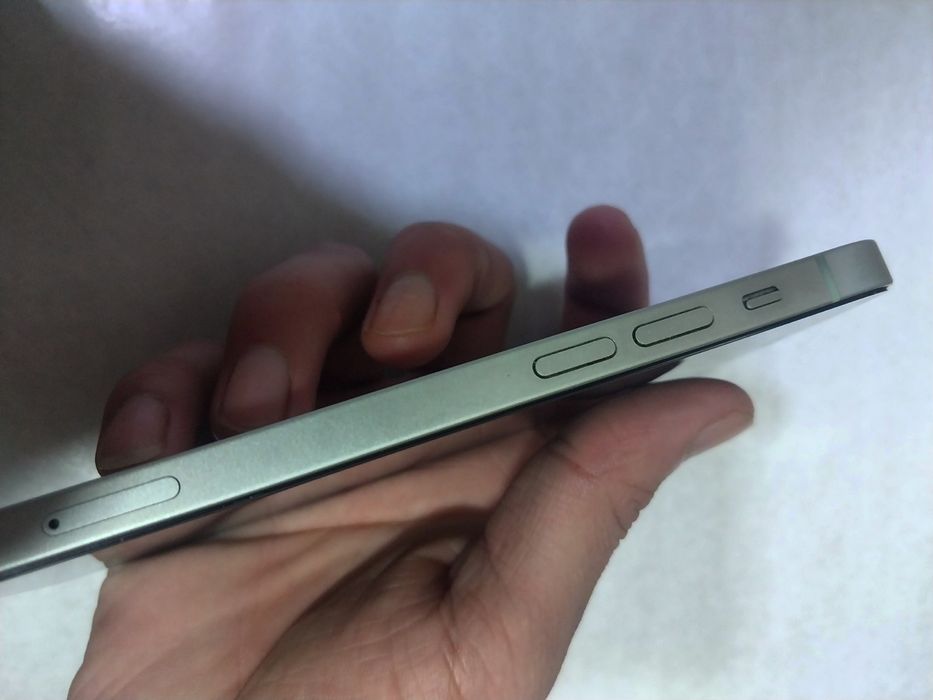 Продам iPhone 12 срочно