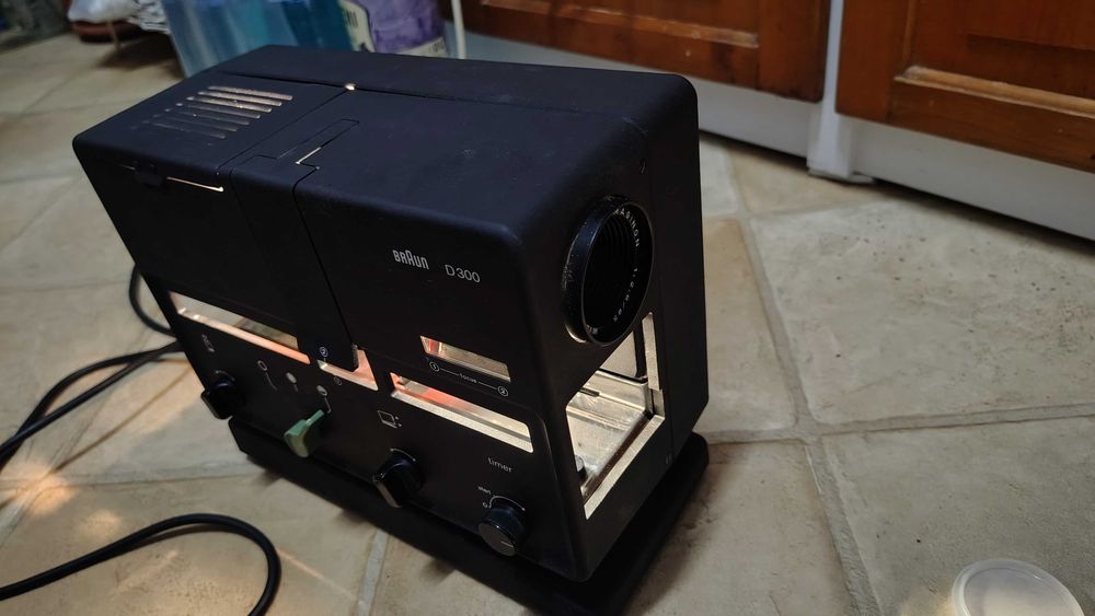 Aparat diapozitive Braun + geanta