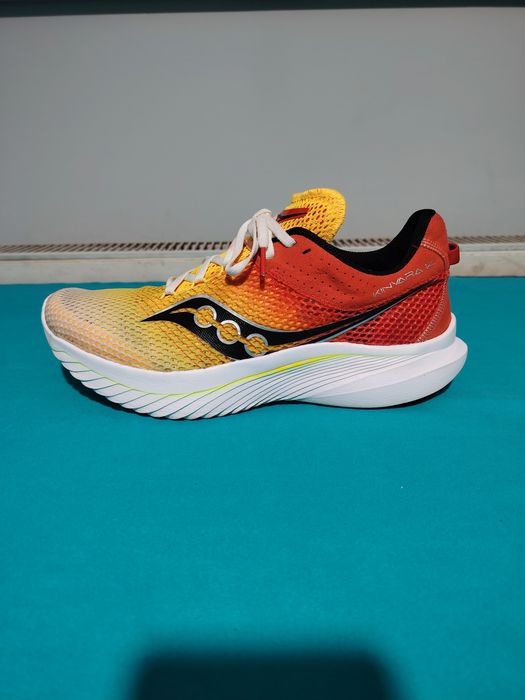 Saucony KINVARA 14 adidași alergare mărimea 44,5, interior 28,5 cm.