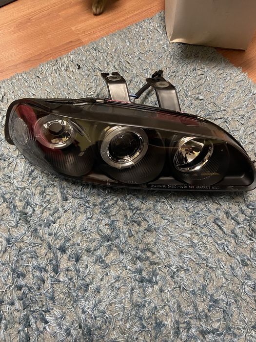 Продавам десен тунинг фар "Angel Eyes" за Honda Civic (1991-1995)