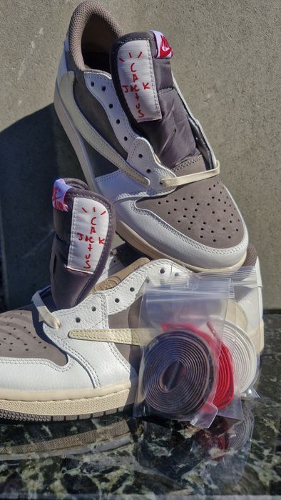 Jordan 1 Low Reverse Mocha