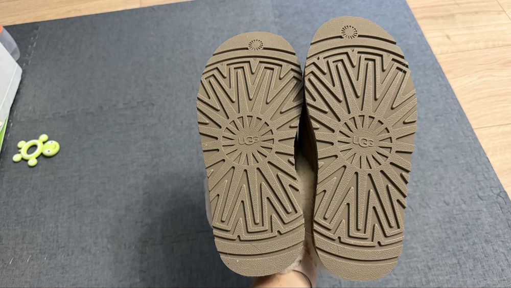 Slapi UGG Noi, 36