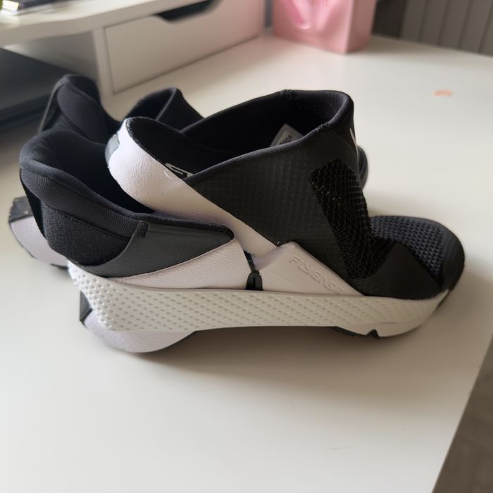Кроссовки Nike без шнурков