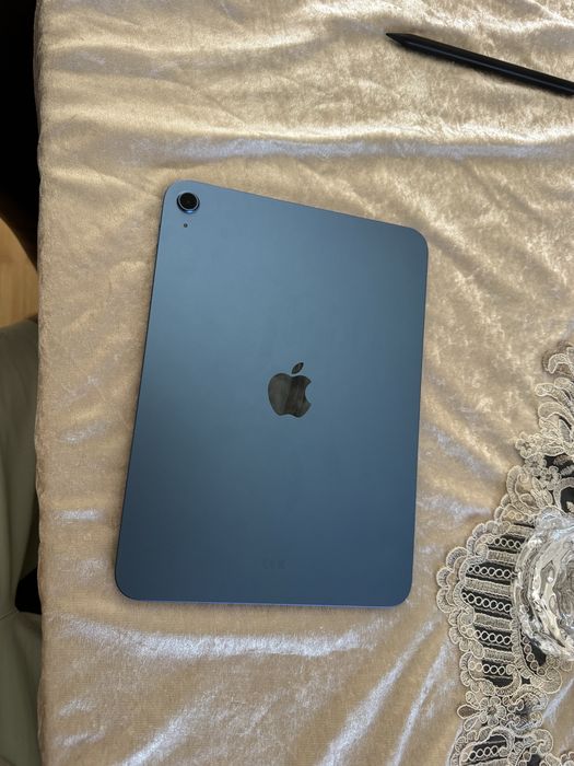 Vand ipad A16 aproape nou