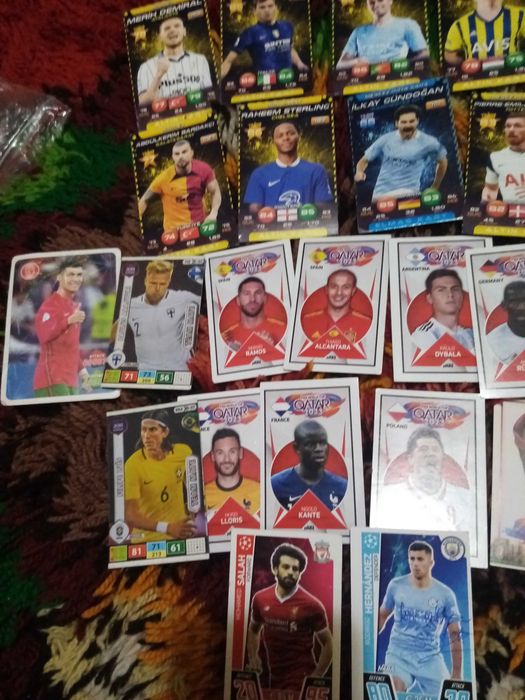 Продавам карти с футболисти