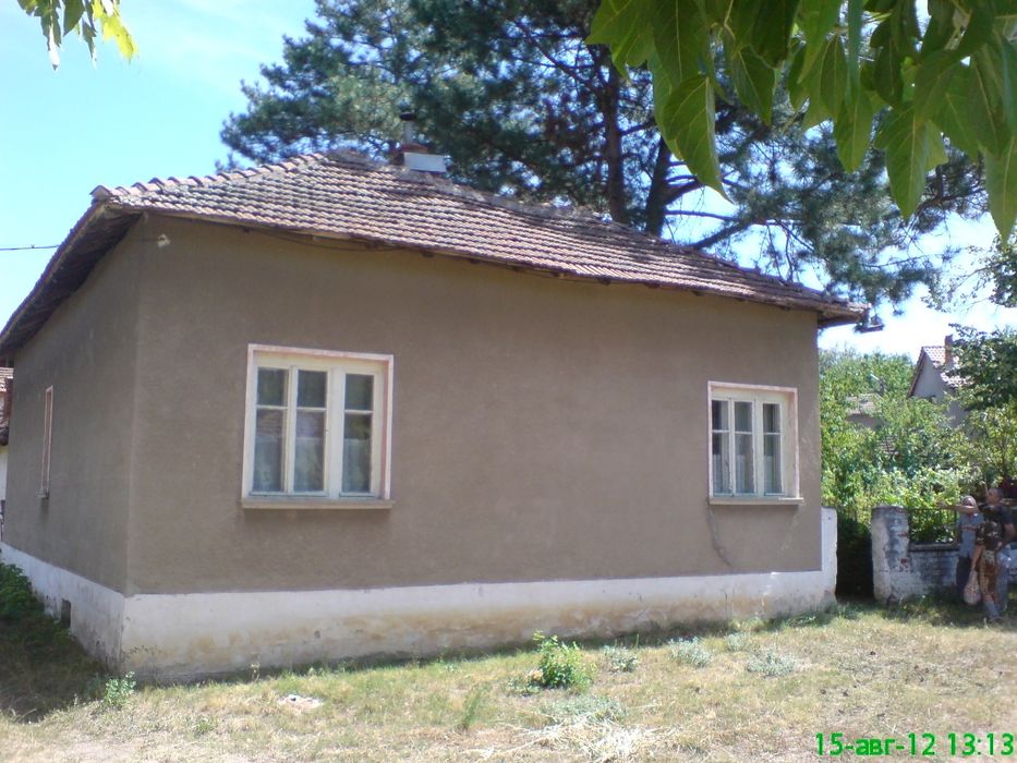 Продавам къща в с .Смирненски обл. Монтана