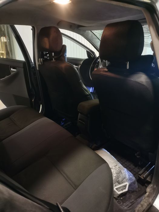 Продавам Тойота Корола 2005г. 1.4 vvti цялата или на части