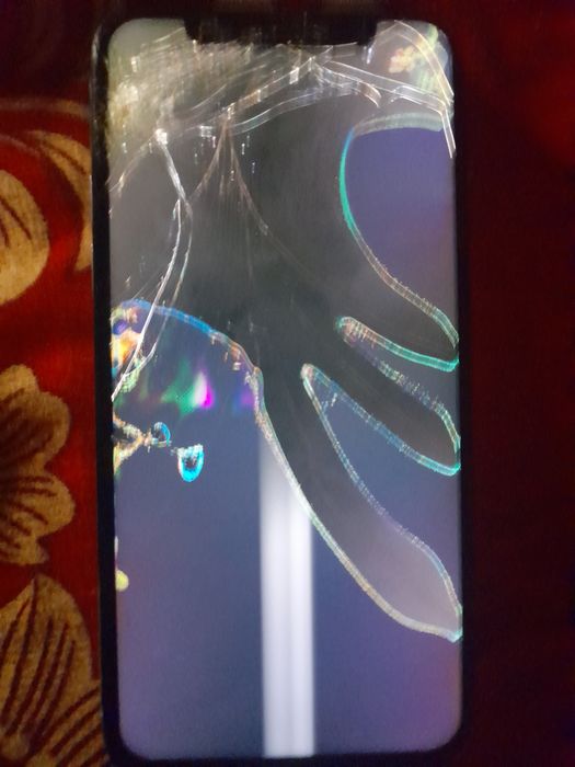 Vând telefone de piese placa este bună la iphone ...samsung nu se aprinde