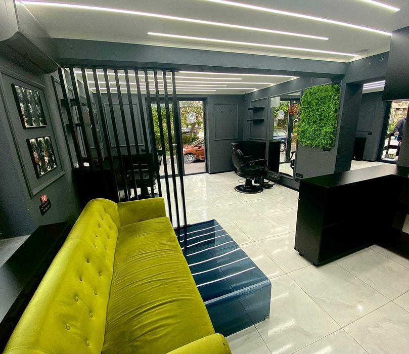Se inchiriaza salon cu 5 posturi