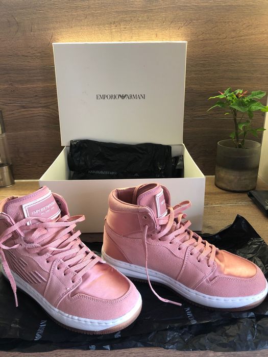 Продавам сникърси Emporio Armani