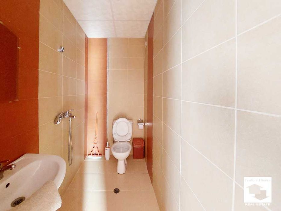 116249 Къща с 8 спални, механа и добре аранжиран двор в с. Емен