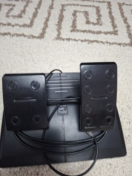 Vând volan gaming  compatibil ps4 pro si slim