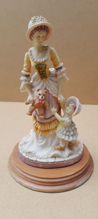 Statueta din rășină