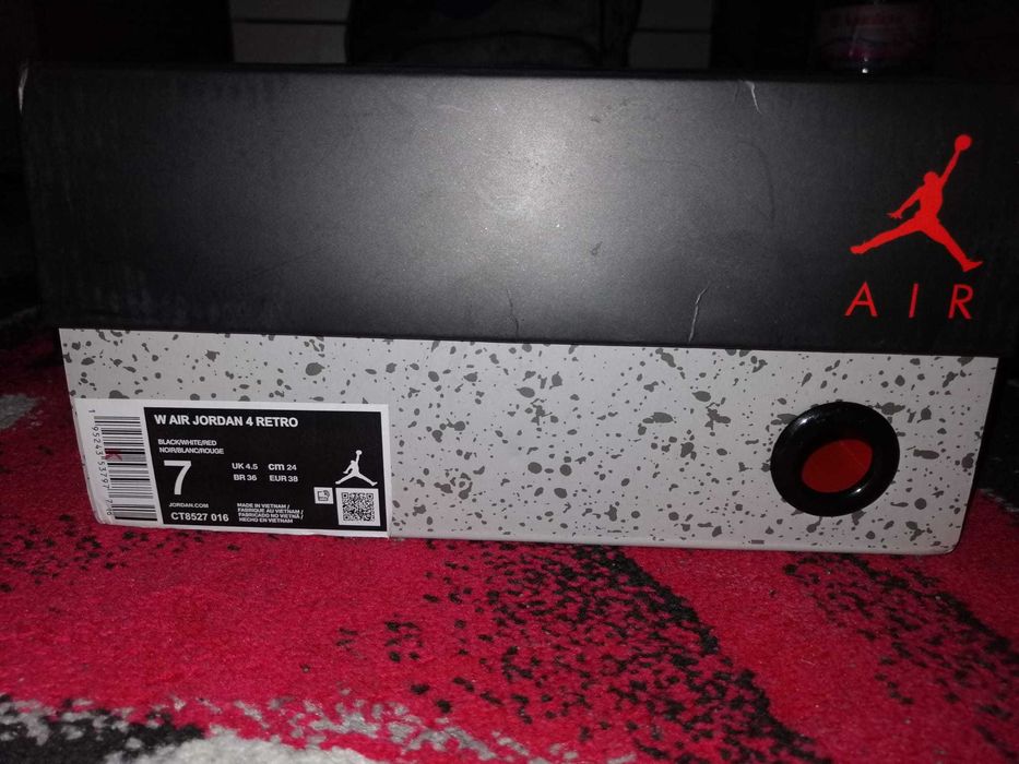 Air Jordan 4 Red Thunder