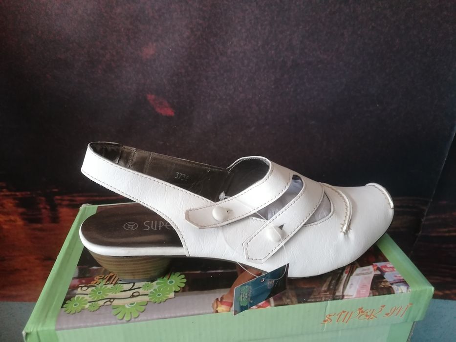 Super pantofi-sandala damă!