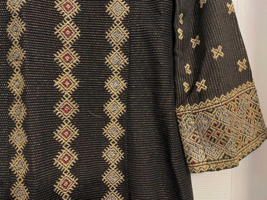 Rochie traditionala romaneasca veche, cusută manual cu fir