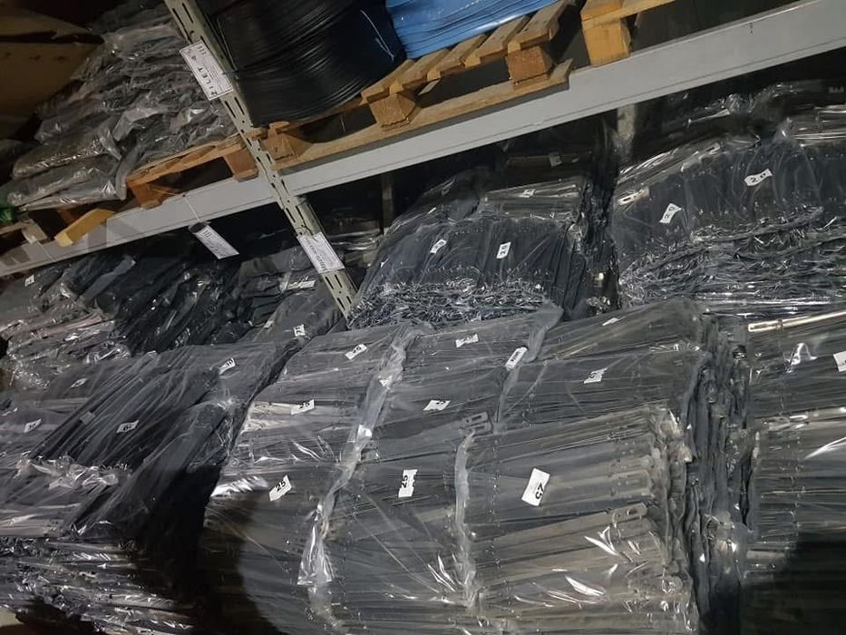 Cofraje Doka, Panouri LANA, accesorii: Montanti, Distantier, Pana tego