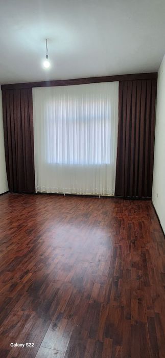 Шахар марказидан квартира сотилади 4 хонали 183кв.м.