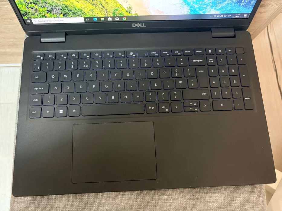 Лаптоп Dell Latitude 3520